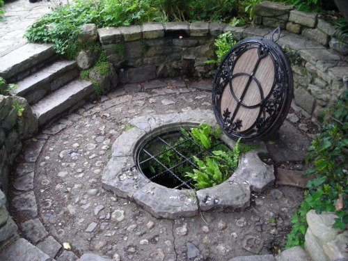 travelshelly:This is the main portal to the ancient sacred spring that is now called the Chalice Wel