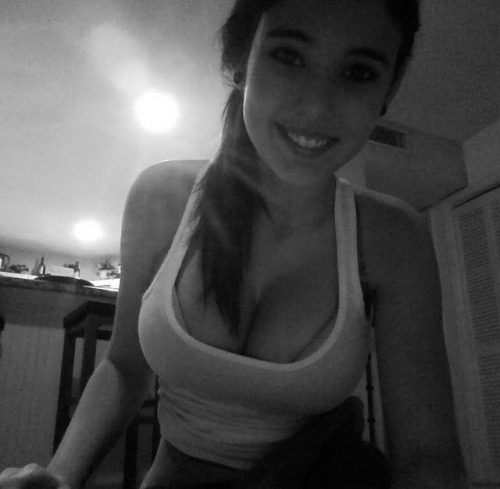 shesoserious:  http://angievarona.blogspot.com/ Follow her there. 