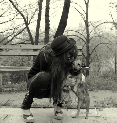 defeitomaisperfeito:  Não é toda pessoa que sabe amar um animal, mas todo animal sabe amar uma pessoa.