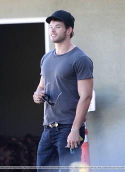 Kellan Lutz.