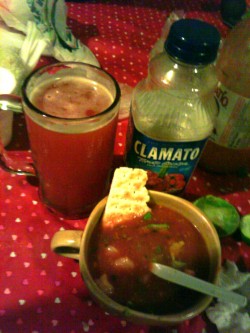 Cocktail y beer con clamato; )