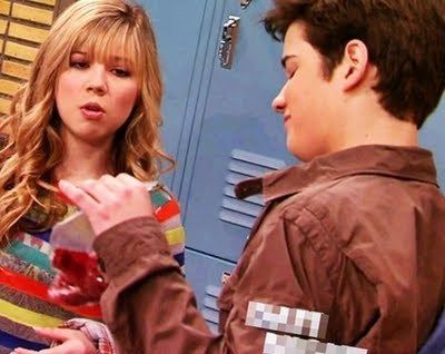  Freddie : Por que me ataca com palavras ?Sam : Prefere que eu use pedras ? 