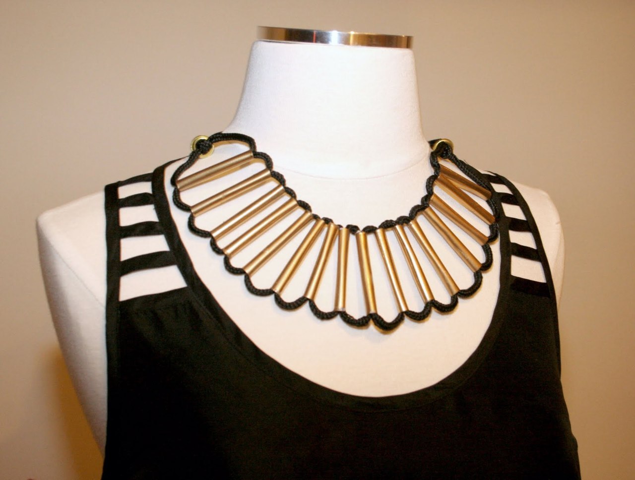 DIzzYmaiden's DIY — straw and shoestring necklace by ispy-diy