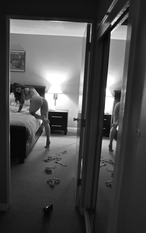 mysexyhotwife:  Coming? Let’s play….. 