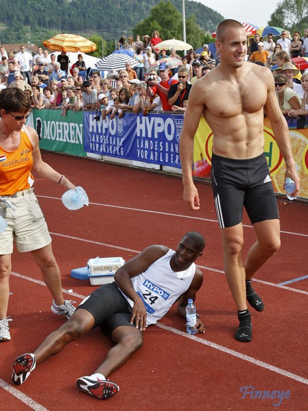 Guy on the right. Oh, my god.