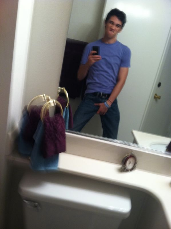 thebigbadwolfe:  shotofjen:  danielwolfy:  Only UNDAPPER thoughts now. Yes I am holding
