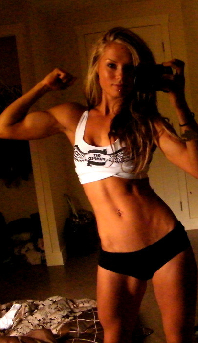 skinnygeek:  toned-tanned-fit-and-ready:  hottttttt  Legs! Stomach! So feminine,