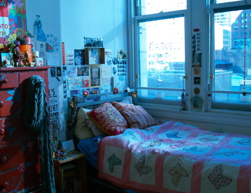 teenagebedroom:“I am a student at the School of the Art Institute of Chicago and this is my dorm roo