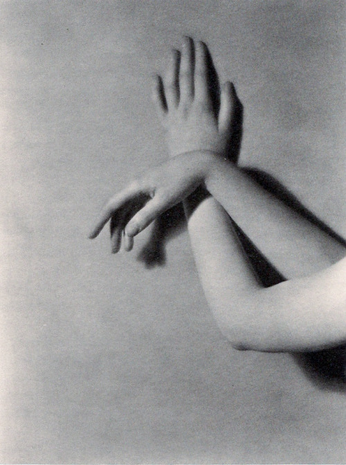 frenchtwist: via mudwerks: Lisa’s Arms (by picassoswoman) Mortimer Offner 1924