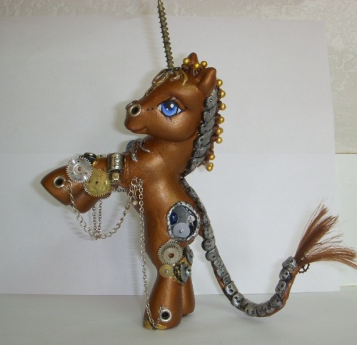 heckyeahunicorns:The screw horn kills me. I love this!MLP Custom “Clockwork Legend” by ~