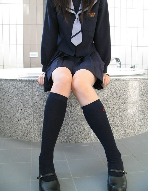 yuzuliha:School-girl (via orangeKII)