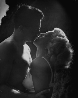  John Garfield & Lana Turner ~ The Postman