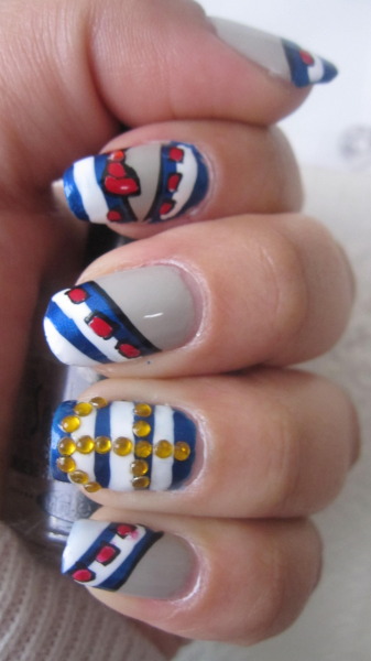 victoriac7:
“ Nautical nails!
I watched this tutorial: http://www.youtube.com/watch?v=MwSDqrdg1mo
”