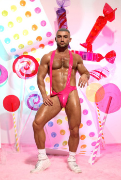 glittergaysandgore:  MINE!!  Francois wear pink very well&hellip;.