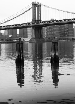 refugado:  brooklyntheory:  Manhattan Bridge, DUMBO  by Brooklyn Theory