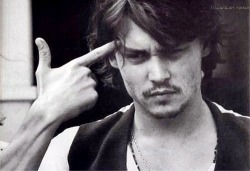  Nem eu mesmo sei lidar comigo. Johnny Depp 