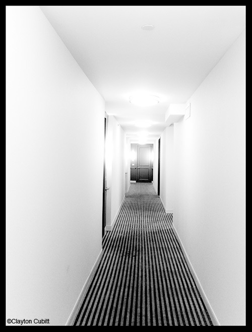 refugado:  claytoncubitt:  Hallway, NYC  by Clayton Cubitthttp://claytoncubitt.tumblr.comhttp://www.claytoncubitt.com