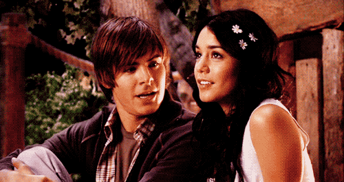 quase-perfeita:  Eu amo um garoto quando ele consegue me fazer sorrir. Vanessa Hudgens