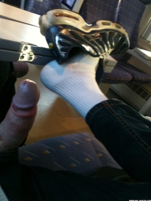 soxnfeet:  sktrsnkrsnffr:  That’s hot   FOLLOW ME FOR MORE!    soxnfeet.tumblr.com