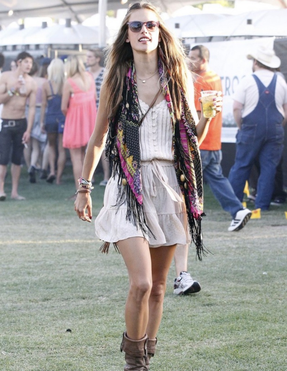 iluvskinnybitches:  alessandra at coachella