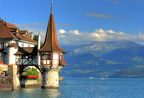 sunsurfer:
“ Oberhofen Castle and Thun Lake, Switzerland
photo via superstock
”