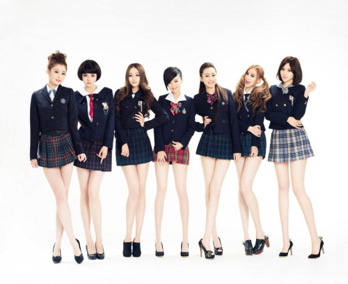 miss-mi:I love school uniforms. But then again, I didn’t have to wear them for school….