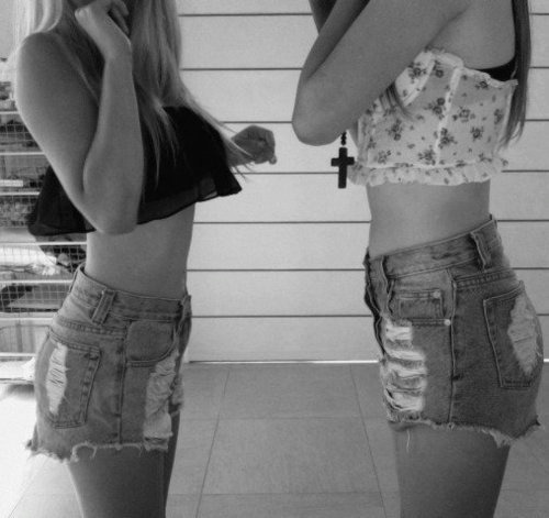 THAT skinny <3