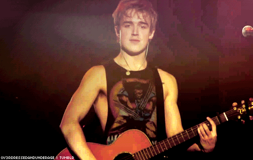 sincreatividad:  mcflylarockea:  get-the-crisps:  YES YOU!! I LOVE YOUUU!!!!! you