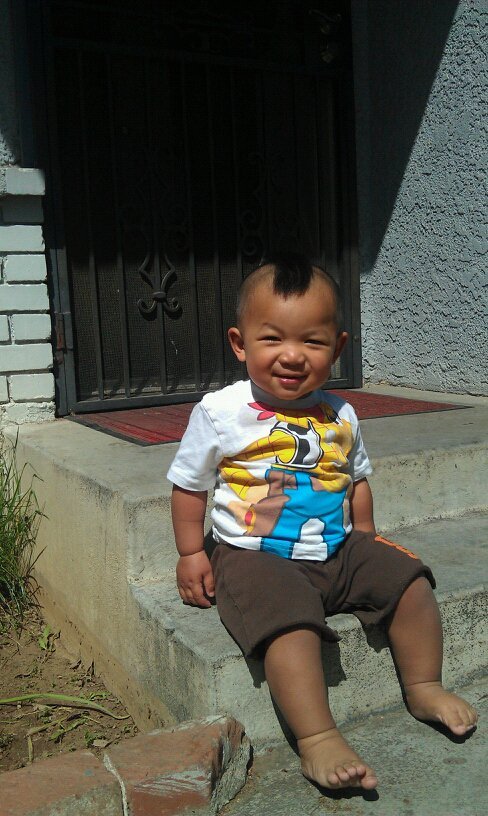 charles-d-m:  My nephew sporting his mohawk haha only Asian babys walk around barefooted.