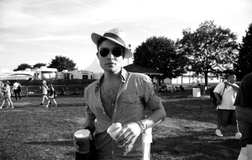 organikaii:  kyssed:  simple—souls:  Ed Westwick at Coachella   omg this is the