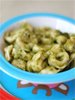 gastrogirl:  pesto tortellini bowl.  I miss my mom&rsquo;s pesto sauce.