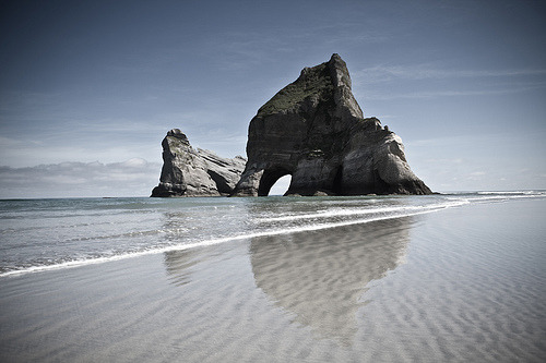 Wharariki Beach, Golden Bay, South Island, New Zealand © Adam Foster | Codefor