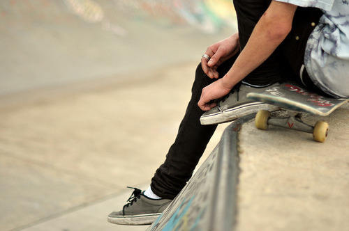 myfeelinginwords:  Não me entendo, ajudo os outros, quero vê-los sempre sorrindo e superando os obstáculos da vida, mas eu sou totalmente contrario. Meus problemas ficam apenas para mim. 