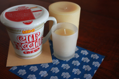 Avsky sent me a lovely gift from Australia!  A ceramic cup noodle cup! And lovely beeswax 