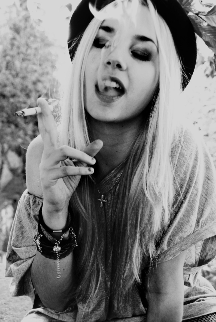 mistyblueee:  Photo &amp; Editing &amp; Styling by me Modeling: My friend