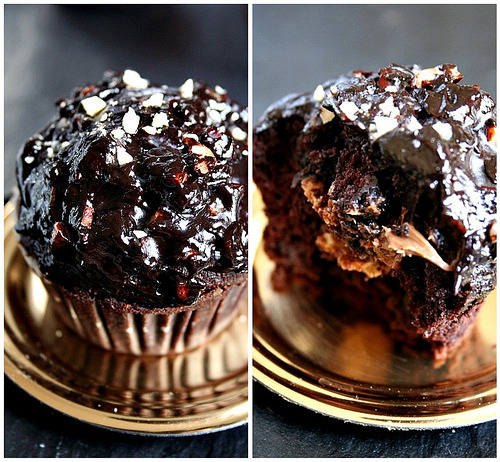 prettyfoods:  Ferrero Rocher Cupcake (by Le Petrin)