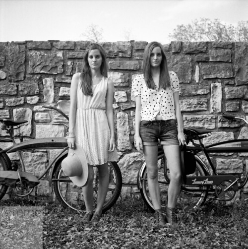 femmeetvelo-blog: Models: Ashley and Leslie SaundersPhotographer: Zachary HuntBicycles: 1950s Road M