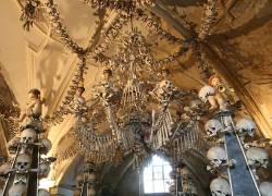 underageisunderrated-deactivate:  The Sedlec Ossuary (kostnice Sedlec) is a small Christian chapel located in Sedlec, in the Czech Republic. The ossuary of the “Bone Church,” as it is popularly known, contains approximately 40,000 human skeletons