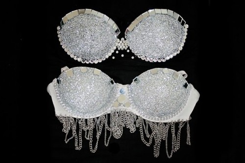 Sex pussymoneyw33d:  Custom embellished bra by pictures