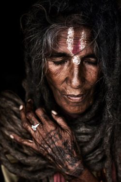 o-dessa:  peaceloveandtea:  a sadhu lady.