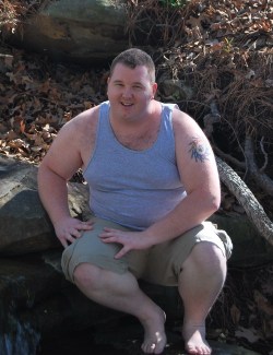 thebigbearcave:  kubiak:  extragrande:  lolcubfart:  cute chubby guy :D  NICE FAT FEET ! Oh cutie, i’m addicted to chubs, daddies and bears too!!  wow…you are a breath of fresh air! beautiful! I so would.   always a classic cutie