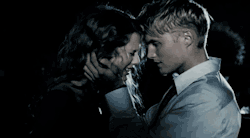 iamgaaby:  To tentando entender até hoje, porque esse sentimento ainda não passou, faz tanto tempo já, e esse amor, essa dor, essa angústia, essa saudade, não sai de mim. (iamgaaby) 