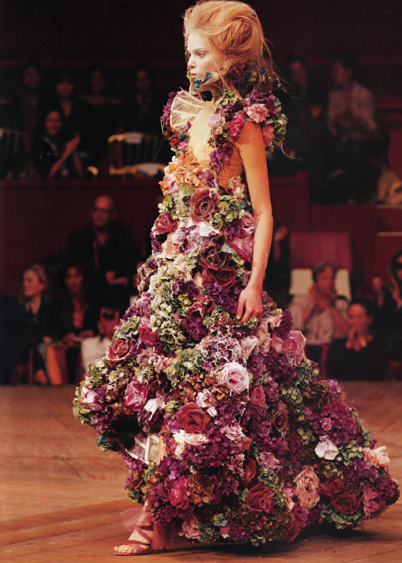 Mode Ave. Paris — Tanya Dziahileva | Alexander McQueen Spring/Summer...