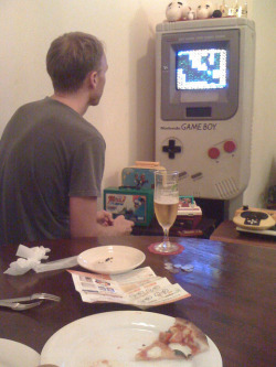 sexyandtoothless:  GIANT GAMEBOY!! by toolmantim on Flickr. Via Flickr: Original gameboys with the magnification unit thingy, street fighter II arcade machine and space invader ice cubes. 