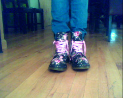 littlelilylovebug:  tumblgangordie:  look at my dr.martens  swaaaaag. 