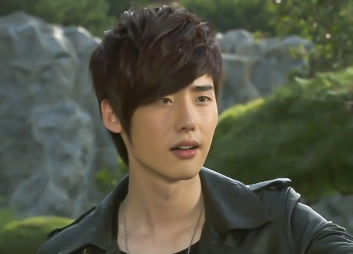 He looks kind of hurt during this scene &gt;&lt; My poor baby, Ssun!