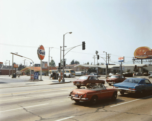 Beverly Boulevard and La Brea Avenue, LA photo by Stephen Shore, 1975