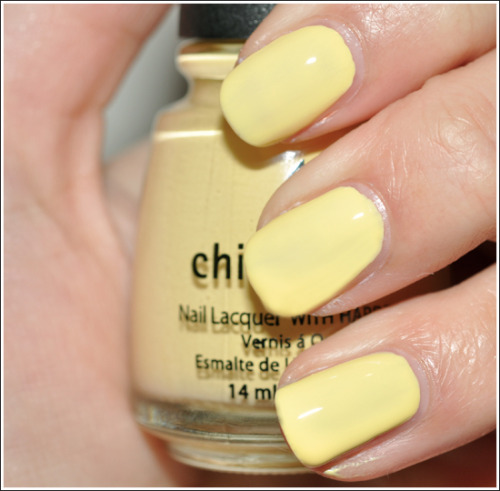 another wishlist polish ;w; my nails can’t handle all these colors! *sob*China Glaze Lemon Fiz