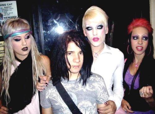 sacraments:kyomunonakadenoyuugi:plainpictures:lil baby skrillex and jeffree star!! what a great phot