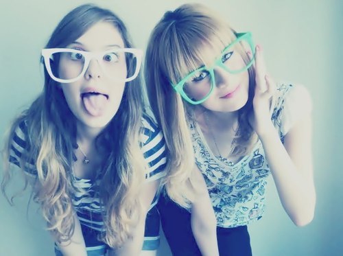 donotcry:   Na vida,as garotas tem algo que é parecido com um casamento. Elas chamam isso de melhor amiga. R.O  Natalia ♥  